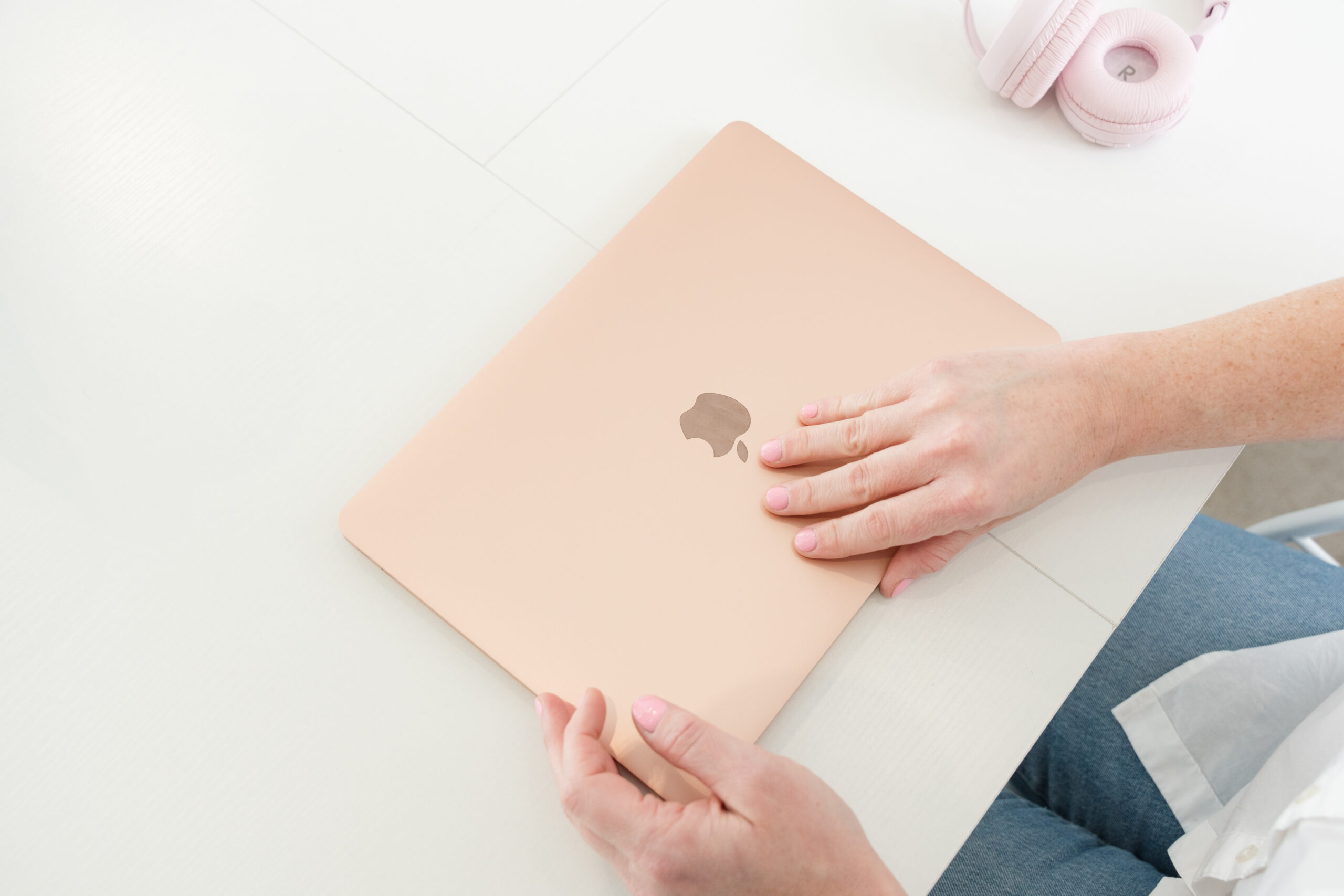 Pink macbook